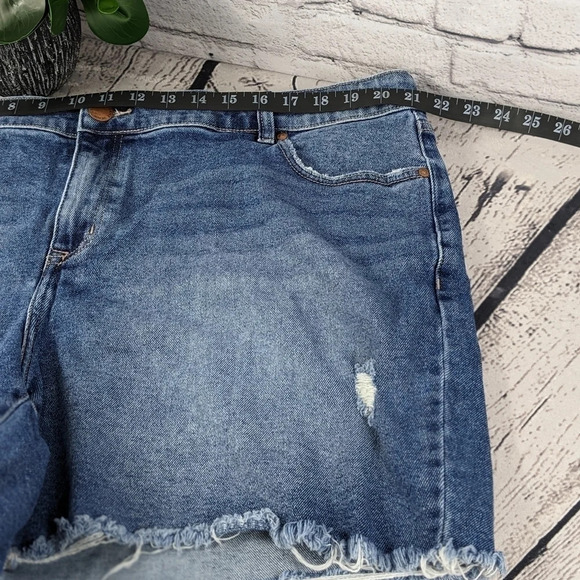 Lane Bryant FLEX magic waistband Signature Fit mid rise boyfriend midi short - Picture 6 of 12